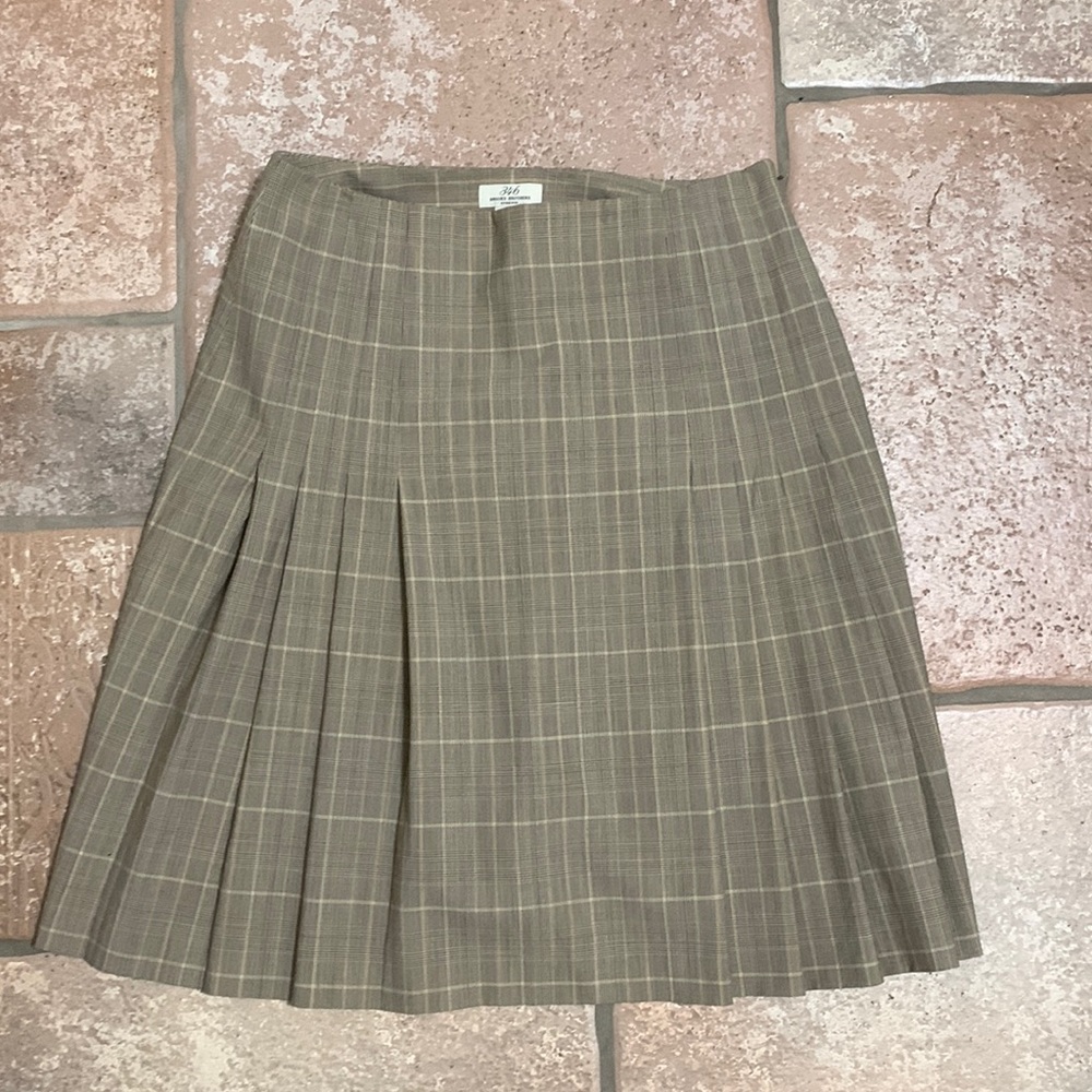 COPY - pleated skirt. Size 8. Measurements- waist: 30 in hips:43 in length:23 in